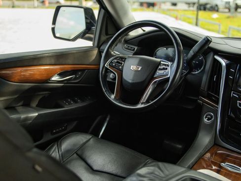 Used 2016 Cadillac Escalade ESV Luxury AWD/4WD image 36
