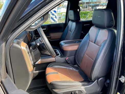 Used 2020 Chevrolet Silverado 1500 High Country w/ Technology Package AWD/4WD image 11