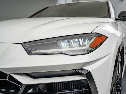 Used 2022 Lamborghini Urus AWD/4WD image 13