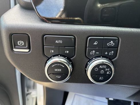 Used 2025 GMC Sierra 1500 SLT AWD/4WD image 19
