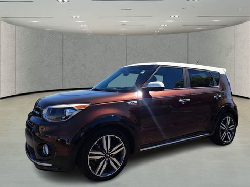Used 2017 Kia Soul + image 1