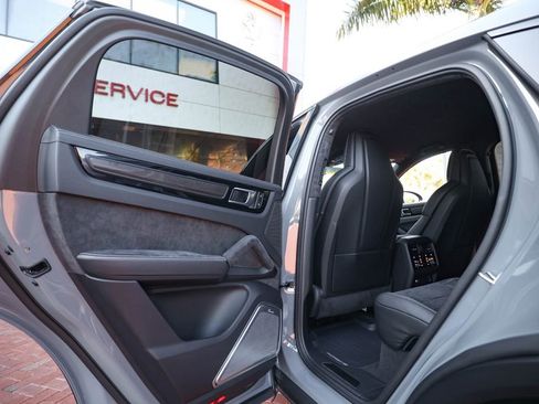 Used 2023 Porsche Cayenne Turbo GT image 41