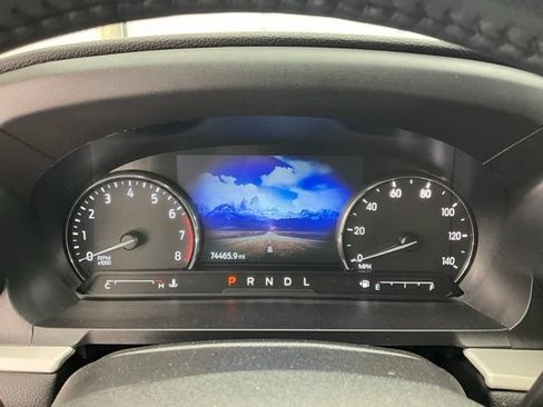 Used 2023 Ford Explorer XLT AWD/4WD image 10