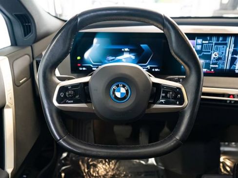 Used 2022 BMW iX xDrive50 w/ Premium Package AWD/4WD image 15