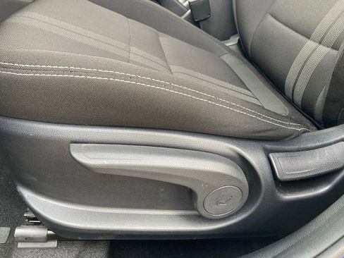 Used 2025 Hyundai Venue SEL image 12