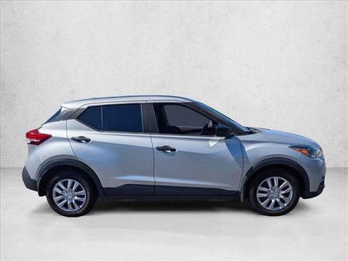 Used 2020 Nissan Kicks S FWD image 4