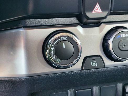 Used 2022 Toyota Tacoma SR5 AWD/4WD image 22