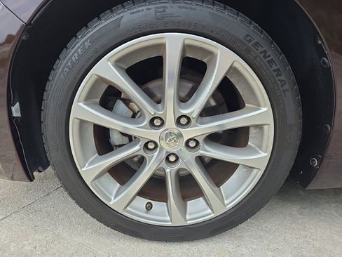 Used 2014 Toyota Avalon XLE Touring FWD image 3