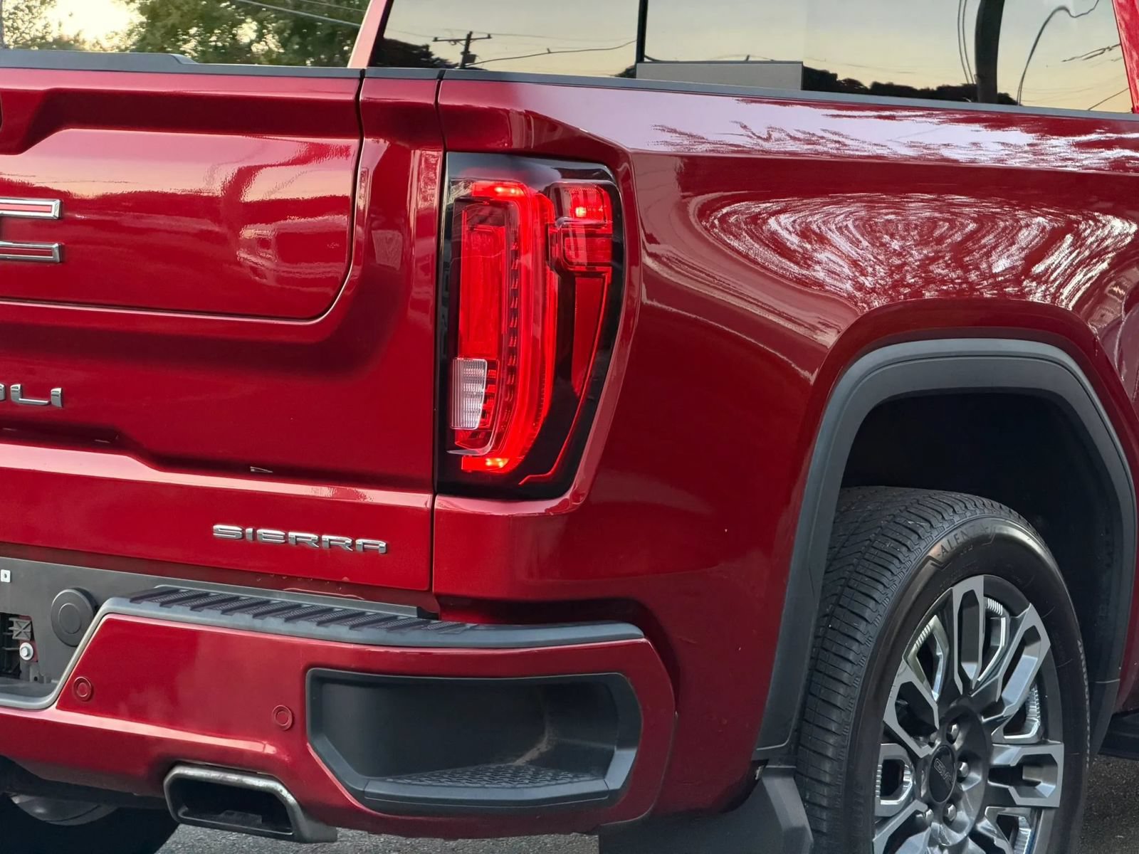 Used 2021 GMC Sierra 1500 Denali w/ Denali Ultimate Package AWD/4WD image 11