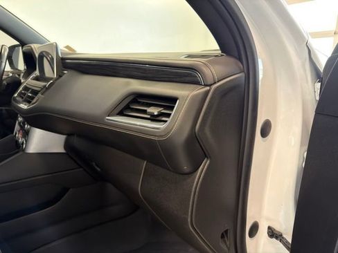 Used 2022 GMC Yukon SLT w/ SLT Premium Package AWD/4WD image 45
