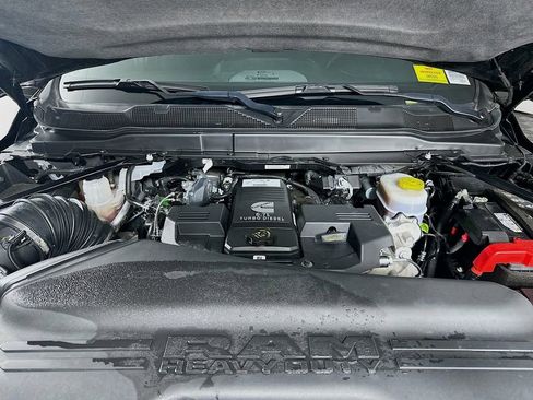 Used 2024 RAM 3500 Tradesman w/ Chrome Appearance Group image 32