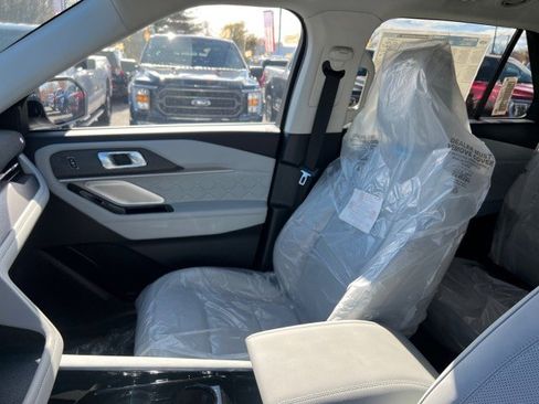 New 2026 Ford Explorer Platinum w/ LUX Leather Package image 9