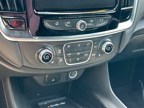 Used 2023 Chevrolet Traverse LT FWD image 36