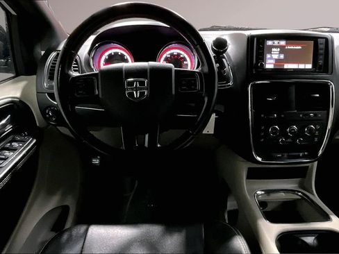 Used 2020 Dodge Grand Caravan SXT image 9