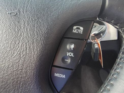 Used 2004 Ford Thunderbird Deluxe image 40