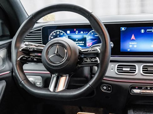 Used 2025 Mercedes-Benz GLS 450 4MATIC image 15