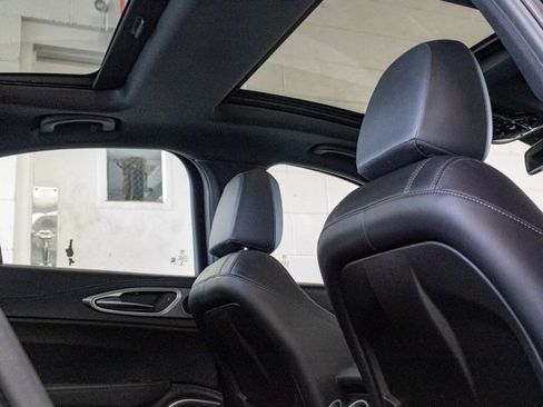 Used 2022 Alfa Romeo Giulia Veloce image 7