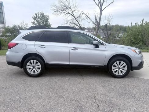 Used 2017 Subaru Outback 2.5i Premium AWD/4WD image 7