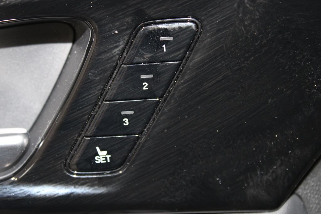 Used 2023 Acura MDX w/ Technology Package AWD/4WD image 38