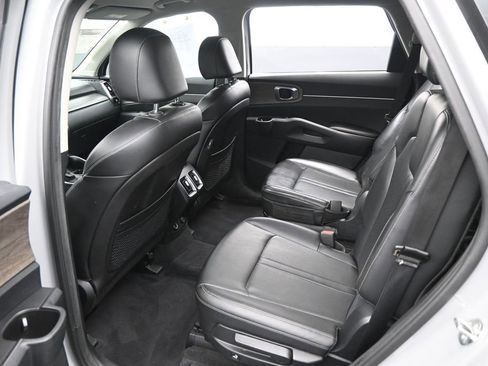 Used 2023 Kia Sorento EX image 27