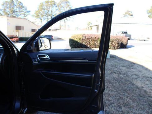 Used 2018 Jeep Grand Cherokee Limited RWD image 21