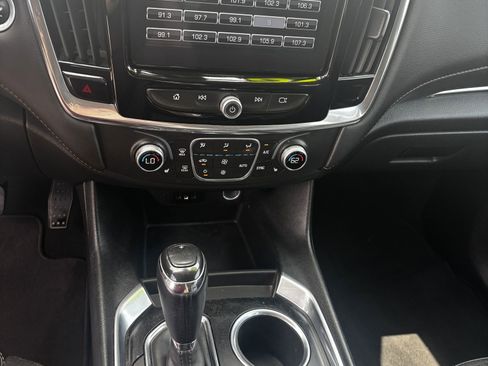 Used 2018 Chevrolet Traverse LT FWD image 22