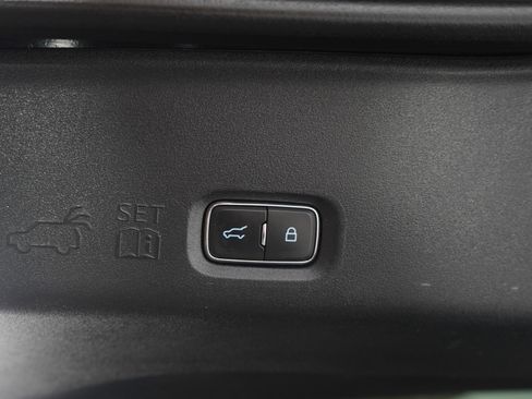 Used 2025 Ford Expedition Platinum image 13