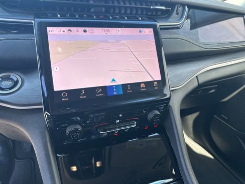 Used 2022 Jeep Grand Cherokee Limited 4xe image 18