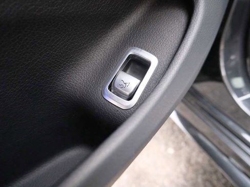 Used 2016 Mercedes-Benz S 550 4MATIC Sedan image 21