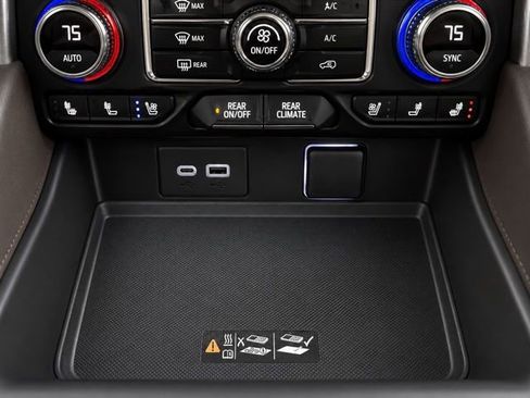 Used 2023 GMC Yukon XL SLT w/ SLT Premium Package AWD/4WD image 26