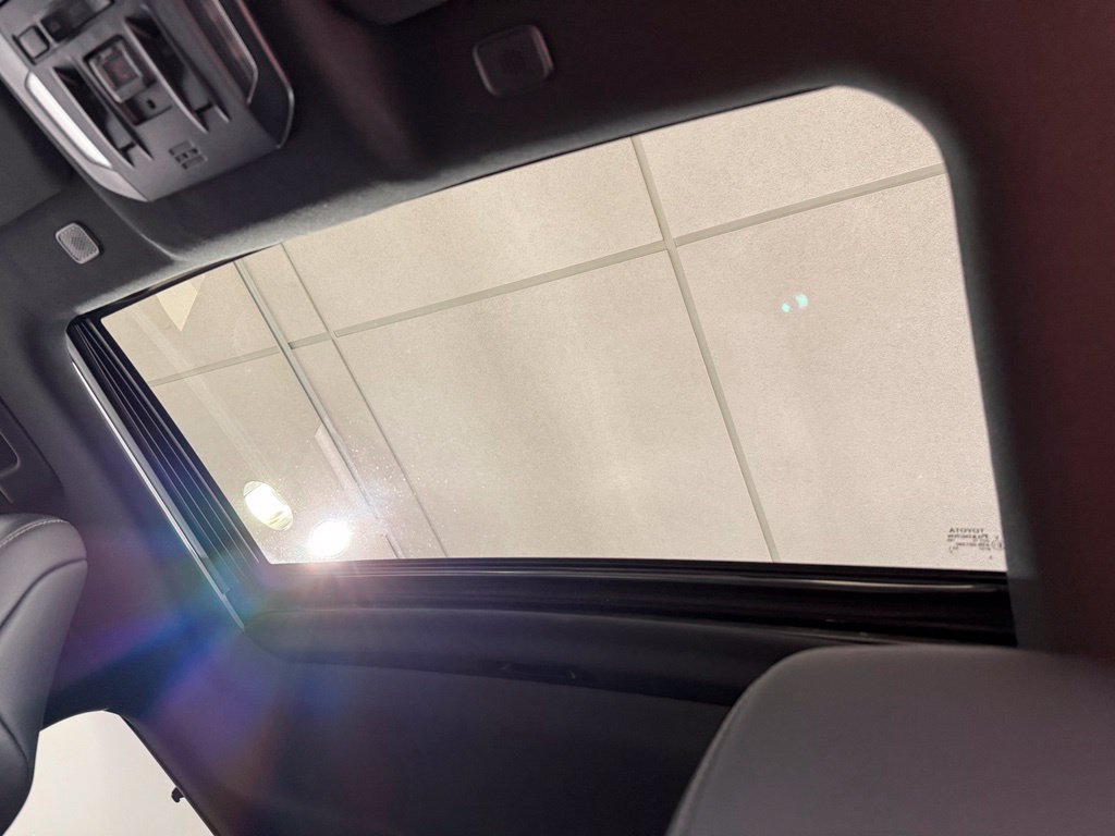 Used 2023 Toyota Highlander XSE AWD/4WD image 19