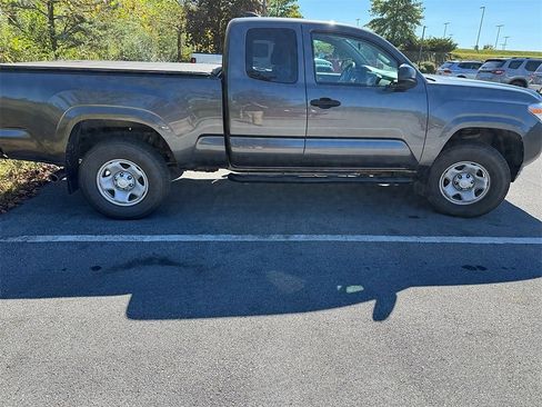 Used 2019 Toyota Tacoma SR image 2