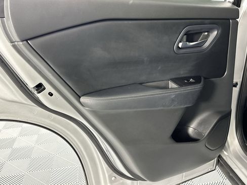 Used 2024 Nissan Rogue SV image 29