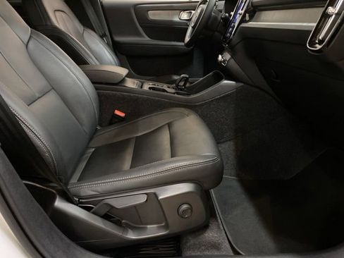 Used 2025 Volvo XC40 B5 Core AWD/4WD image 89