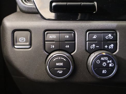 Used 2022 Chevrolet Silverado 1500 ZR2 w/ Technology Package image 33