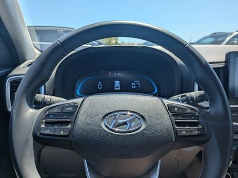 Used 2025 Hyundai Venue SEL FWD image 28