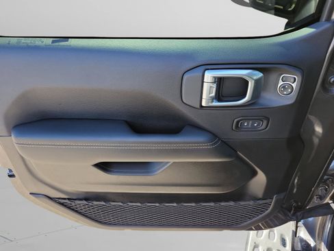 Used 2024 Jeep Gladiator Sport image 30