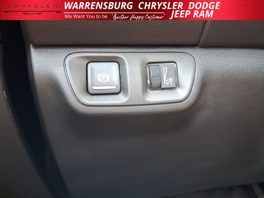 Used 2018 GMC Acadia Denali w/ Technology Package AWD/4WD image 29