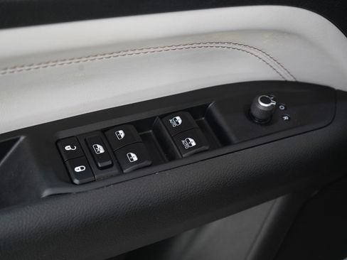 Used 2023 Jeep Compass Limited w/ Sun and Sound Group AWD/4WD image 21