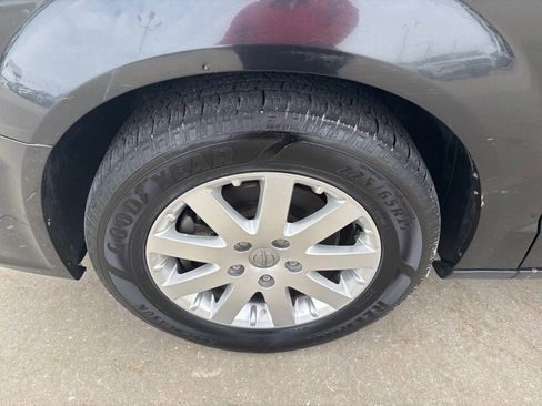 Used 2016 Chrysler Town & Country Touring image 11