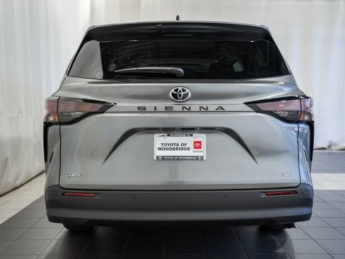 Used 2026 Toyota Sienna XLE FWD image 3