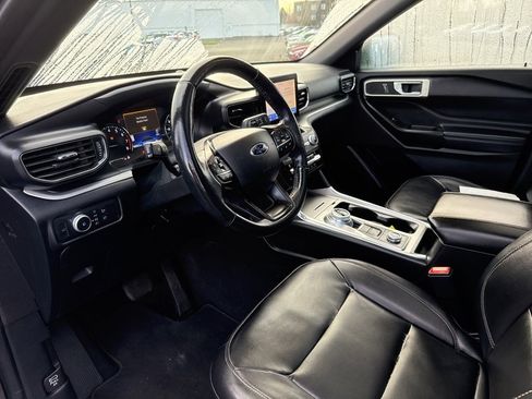 Used 2020 Ford Explorer XLT w/ Equipment Group 202A image 15