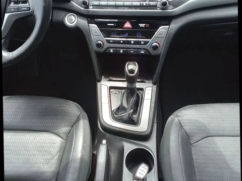 Used 2017 Hyundai Elantra Limited FWD image 12