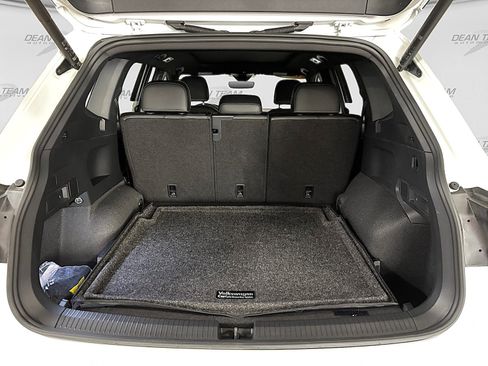 Used 2024 Volkswagen Tiguan SE R-Line AWD/4WD image 17