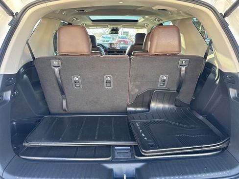 Used 2025 Honda Pilot Elite image 32