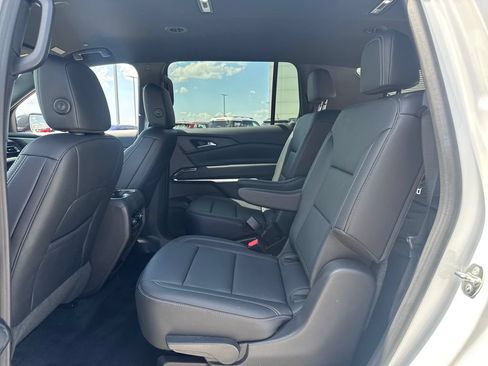 Used 2026 Chevrolet Traverse LT FWD image 13
