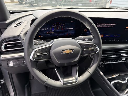 Used 2025 Chevrolet Traverse LT AWD/4WD image 25