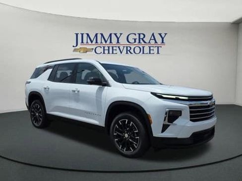 New 2026 Chevrolet Traverse LT w/ Sun and Wheel Package FWD image 7