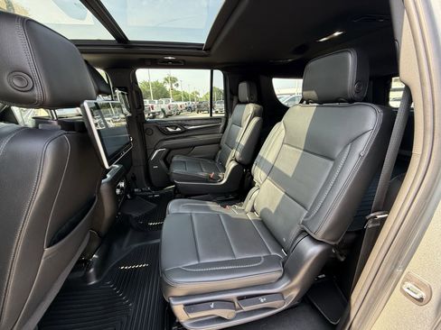 Used 2022 GMC Yukon XL Denali RWD image 30
