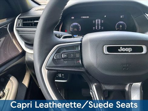 Used 2023 Jeep Grand Cherokee Altitude AWD/4WD image 15